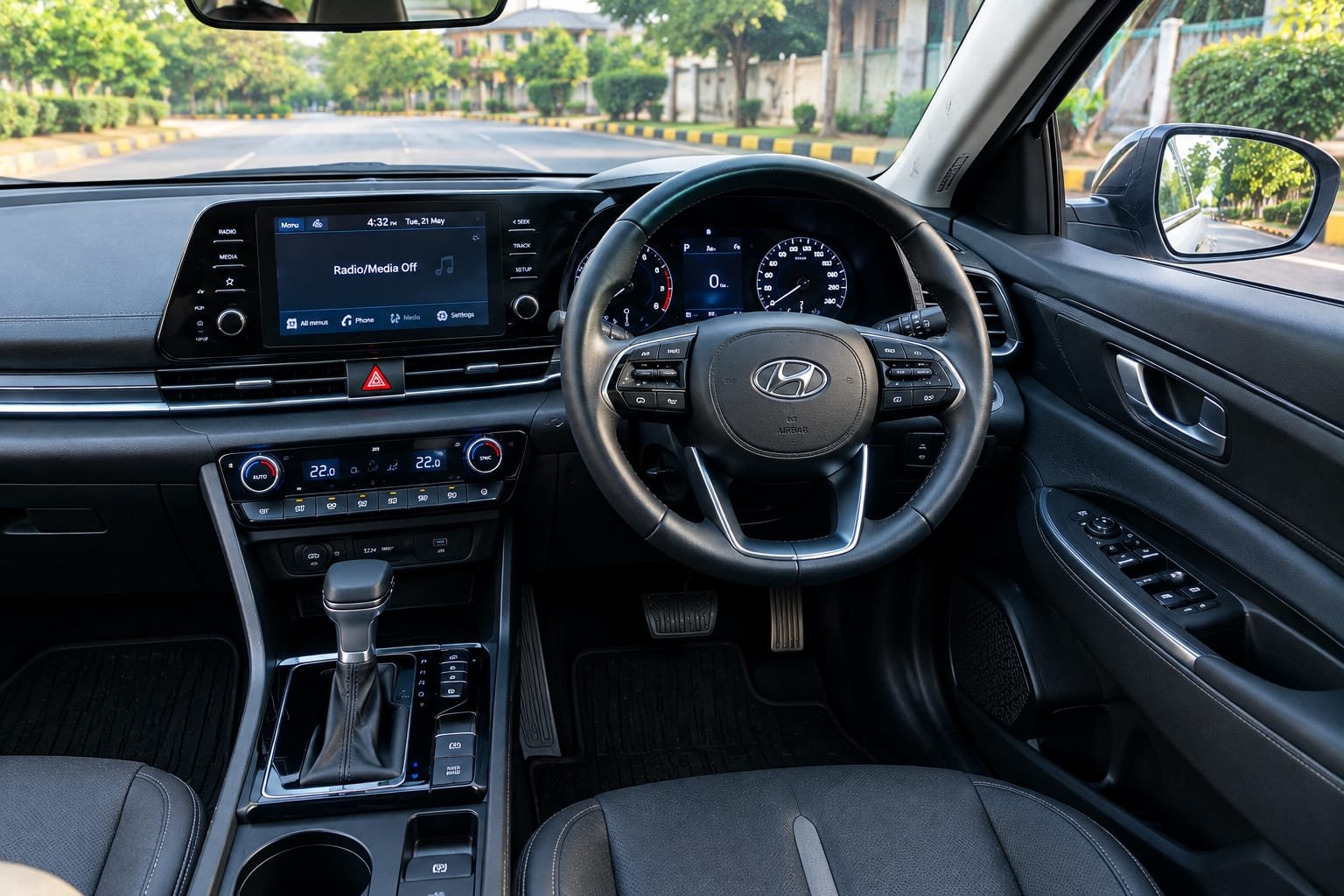 Hyundai Elantra Hybrid Interior
